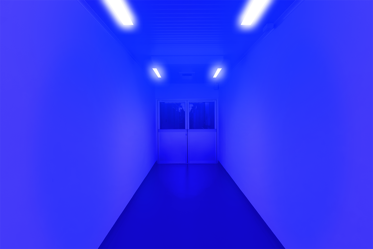 Spectral Blue disinfects airlocks and cut-off rooms automatically in cleanroom facilities